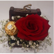 MINI TRUNK WITH ROSE AND FERRERO