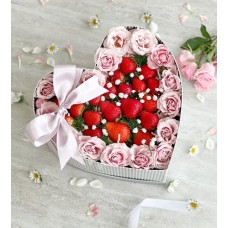 Flowers & Strawberry Heart Gifts Box