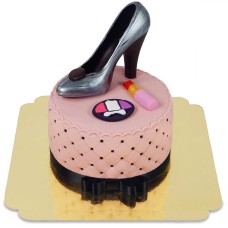 Deluxe make-up cake, round twice as high with a chocolate shoe (Small ((18 cm)12 servings))