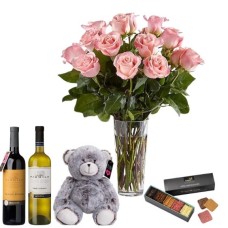 Bouquet Pink roses with a Tasteful Gift set