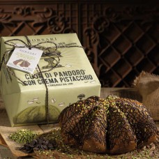 Pandoro heart with Bronte pistachio cream