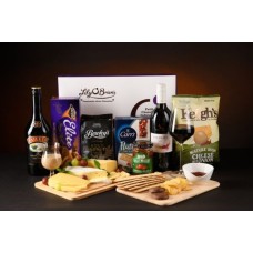 Gourmet Hamper Deluxe â€“ Wine, Baileys,Cheese and Treats