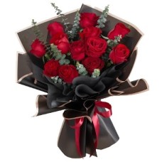 One dozen roses bouquet