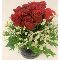12 Red Roses In Hat Box