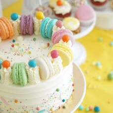 Happy Birthday Box: Cake & Sweets (22-25 people)