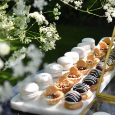 White & Gold Sweets (From 10 Persons)