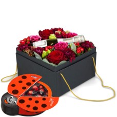 Flowerbox Â«ShanghaiÂ» (20 cm) with Prosecco Albino Armani DOC (20 cl)with Munz chocolate ladybird