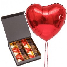 HEART BALLOON AND 32 CHOCOLATES