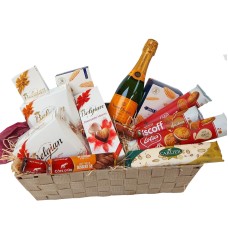 Gift basket, Veuve Clicquot (37.5 cl.) with Belgian sweets