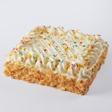 Festive whipped cream cake (8 people)