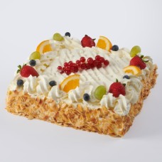Fruity whipped cream cake (8 people)