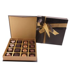 Leather fininsh box with 16 Signature pralines