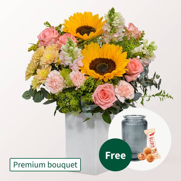 Premium Bouquet Prachtvoll with Premium Vase & 3 Ferrero Giotto