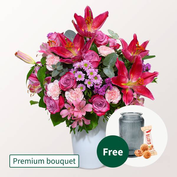 Premium Bouquet Mama with Premium Vase & 3 Ferrero Giotto