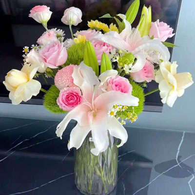 Local florist design (12  stems)