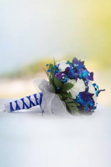 WB04 White Carnations And Blue Dendrobium Orchids