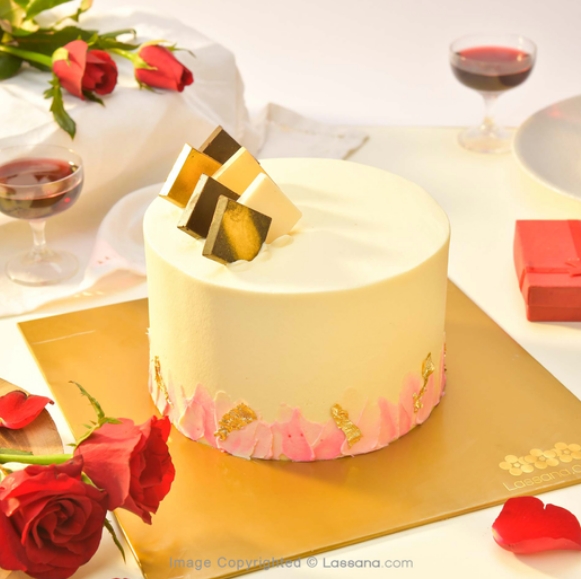 BLISSFUL CHOCOLATE DELIGHT WITH EDIBLE GOLD 1.5KG (3.3LBS)