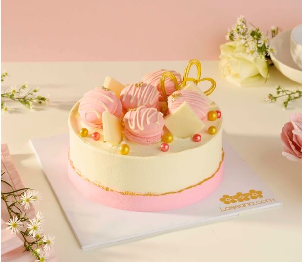 BLUSHY BOO MACAROON CAKE 750G