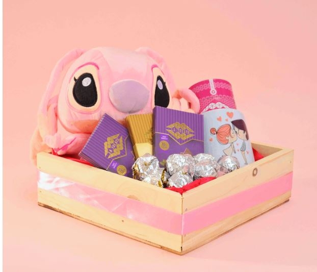 KISS & TELL HAMPER