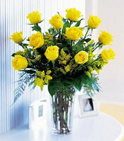1 Dozen Yellow Roses In A Vase