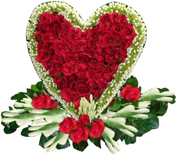 (01) Heart Shaped Roses W/50 Roses