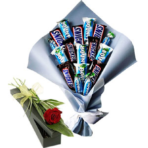 (11) Chips Basket W/ Red Roses in Bouquet