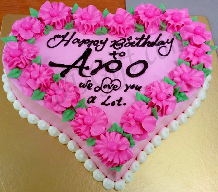 Swiss - 3.3 Pounds Vanilla Heart Cake