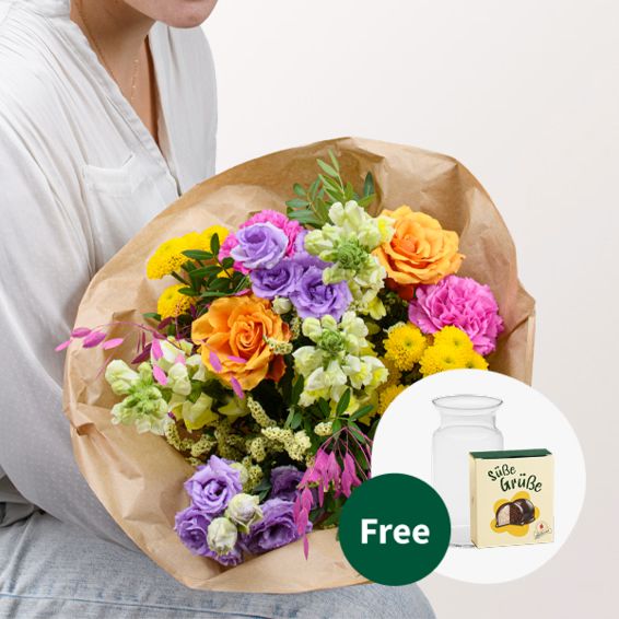 Flower Bouquet Sommerfeier with Halloren Balls & vase