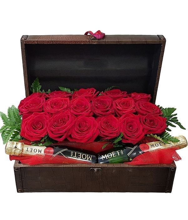 Chest with 16 red roses and 2 Moet