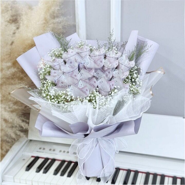 Vday Money Bouquet 04 (Banknote 10(cash value 200))