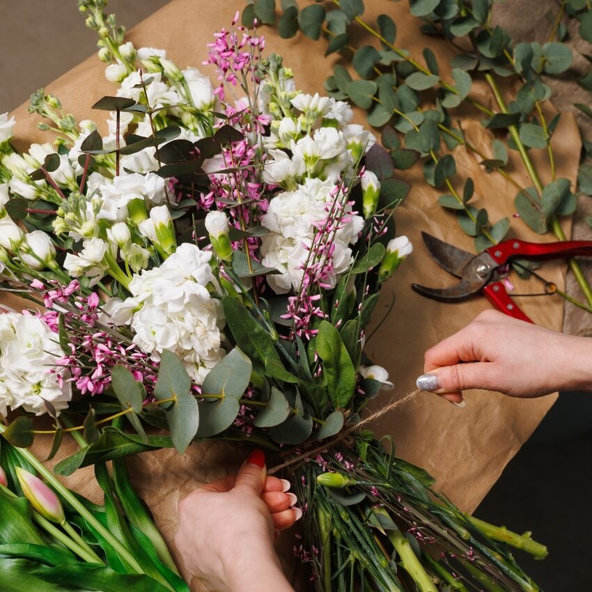 Florist Choice Hand-tied Bouquet (Florist Choice Hand-tied Bouquet)