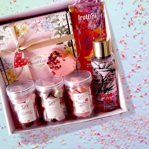 Soy Wax Candles And Chocolates Gift Box