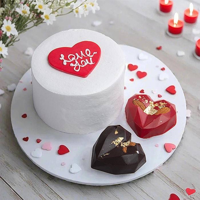 Love Potion Bento Chocolate Cake With 2 Heart Chocolate