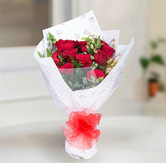 Blooms From Cupid 15 Red Rose Arrengement