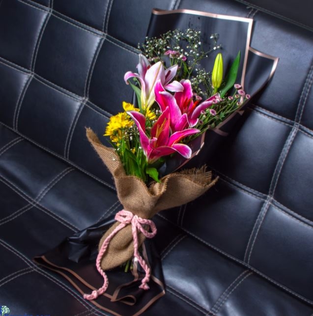 Expressive Flower Bouquet With Lillly And Chrishanthimums
