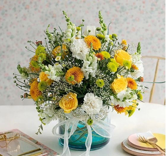Sunlight Serenade Vase With Yellow And White Roses