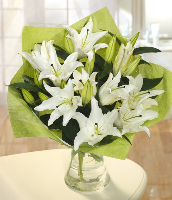White Lily Bouquet (Medium)