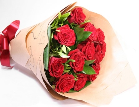 Red roses in a funnel XL
