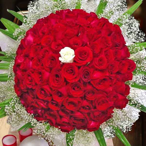 99 Roses  98 Red 1 White At The Ctr