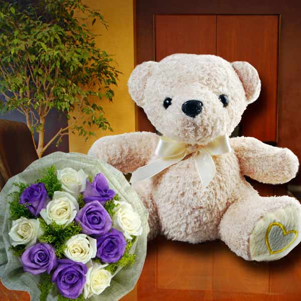 25Cm Bear With 6 White And  6 Purple Roses Handbouquet