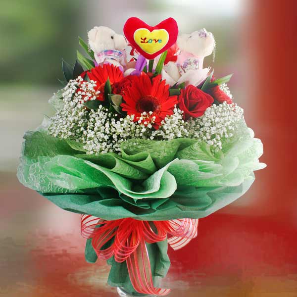 Mini Couple Bear, Gerberas And  Roses Handbouquet