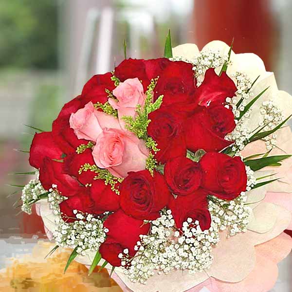 24 Roses Handbouquet 3 Peach 21 Red
