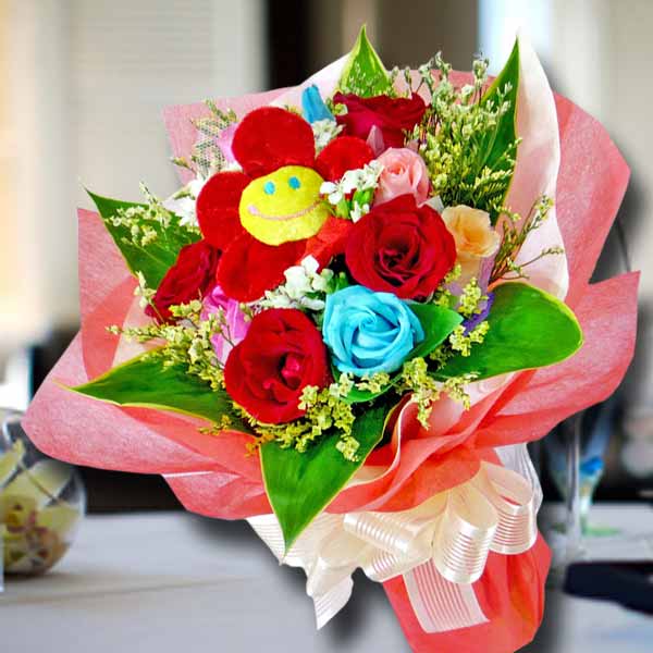 12 Mixed Roses Hand Bouquet With Fabric Flower At Center