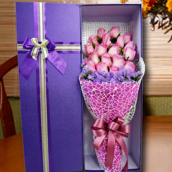 18 Aqua Pink Roses In Gift Box