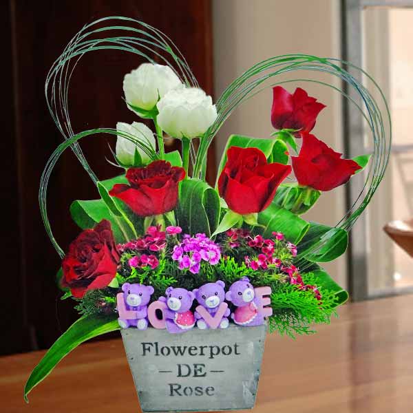 Love Bear And  Roses Table Arrangement