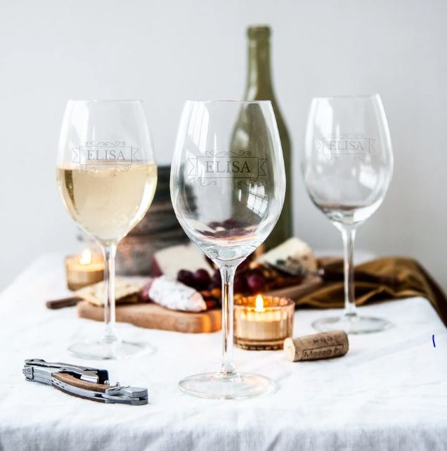 White wine glass with engraving (1 piece)