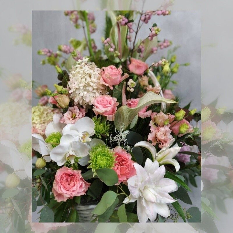 Flower basket with pink roses (Compact)