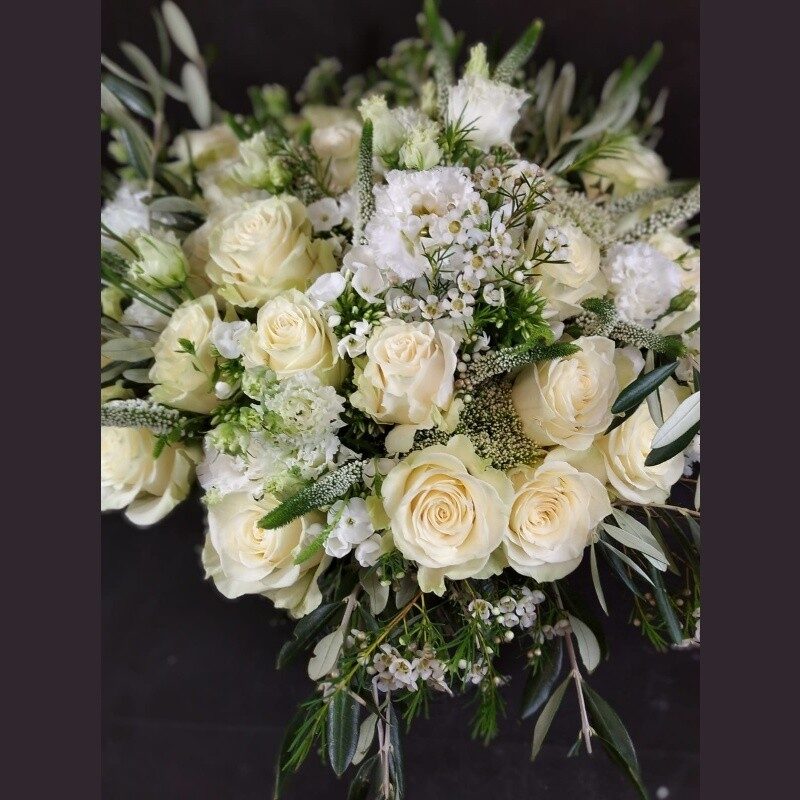 Mixture of white roses (Compact)