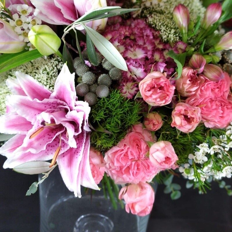 Bouquet with pink roses (Compact)