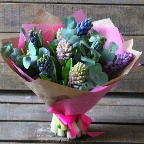 Hyacinths Mix & Eucalyptus (9 hyacinths)